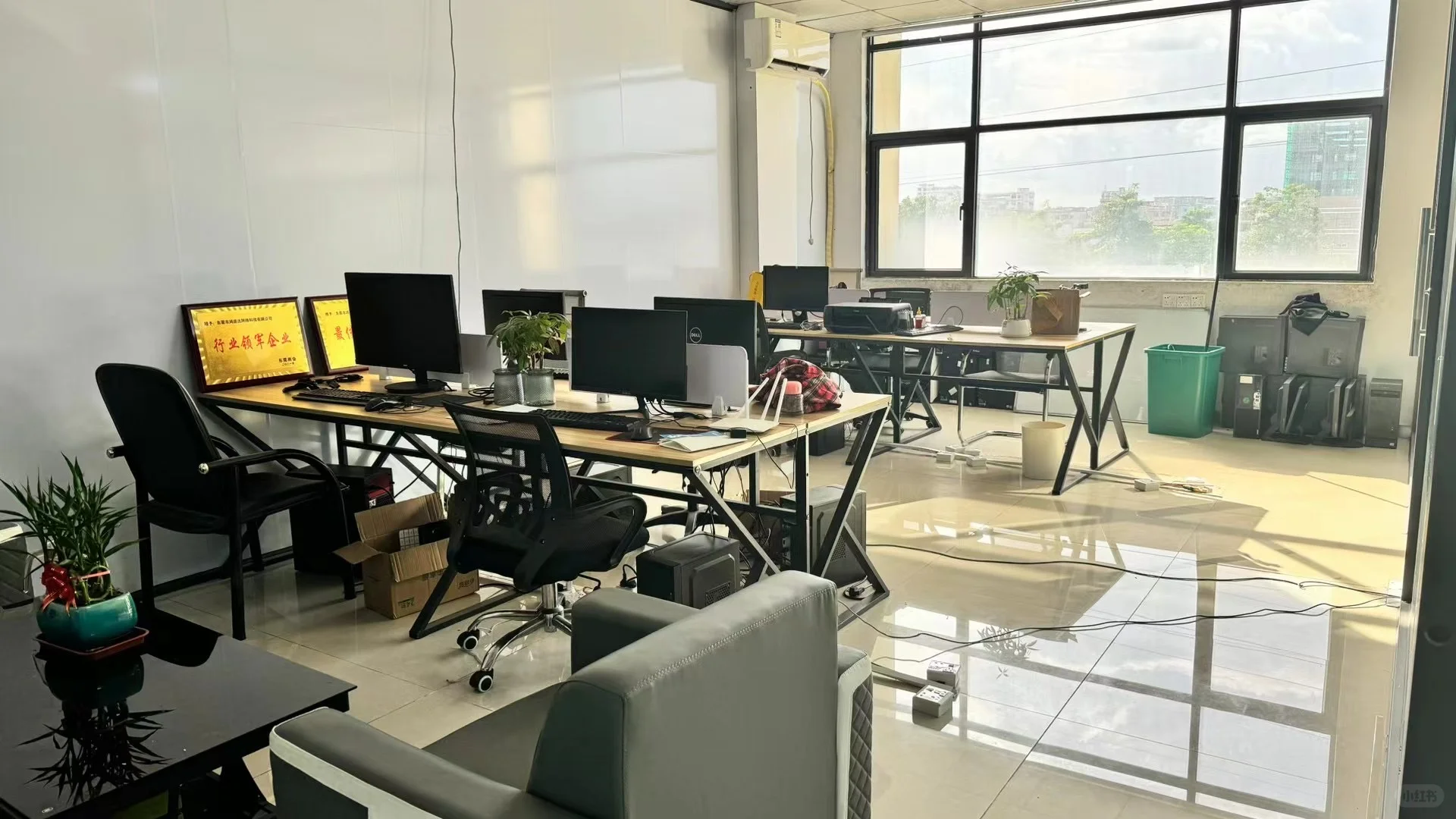 快看快看，这里在招人并且很急