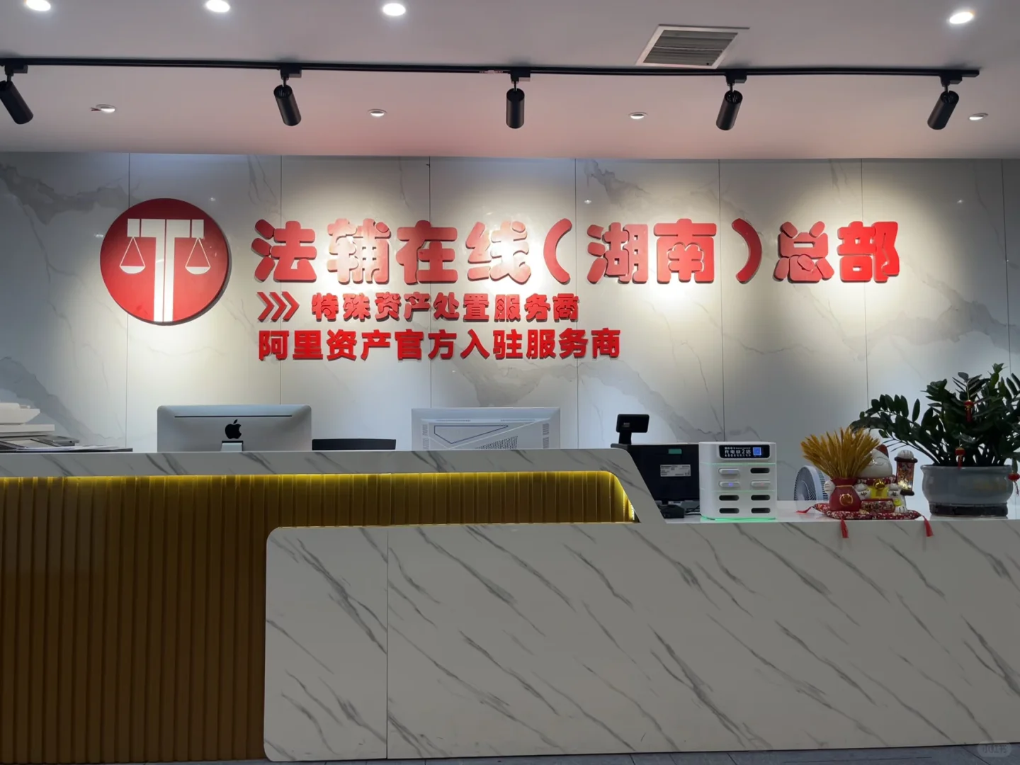 适合懒人的工作 不用打卡 早10晚5