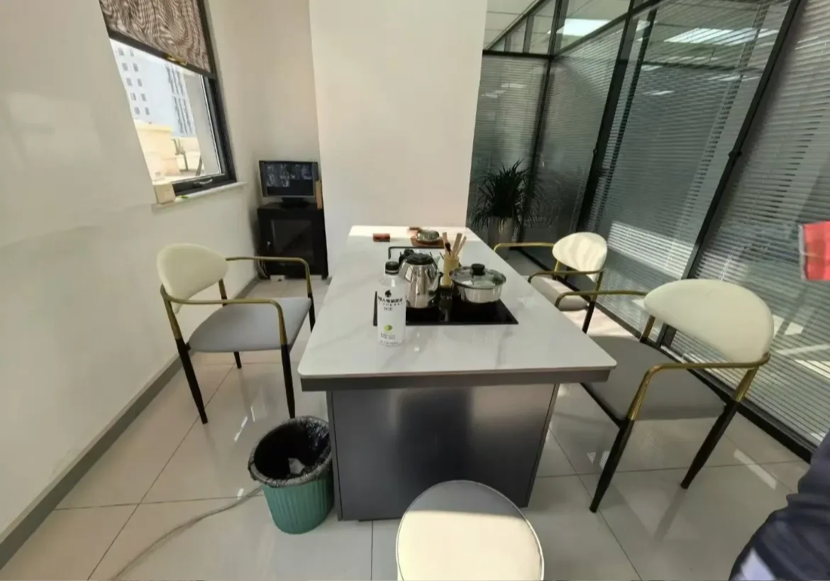 金融公司招聘前台岗位