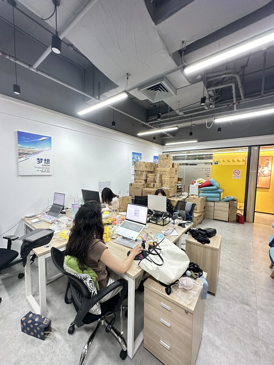 脑子一热😅就和闺蜜开了家电商公司