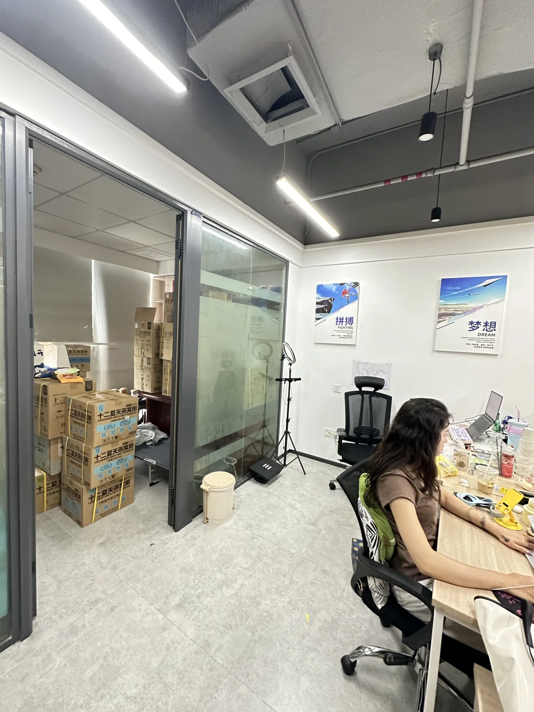 脑子一热😅就和闺蜜开了家电商公司