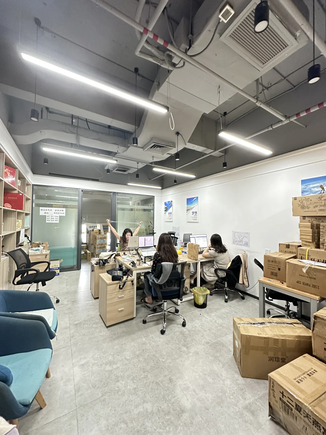 脑子一热😅就和闺蜜开了家电商公司