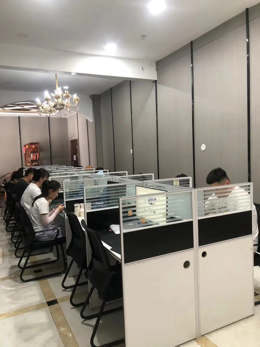 朝九晚八 吹空调 喝冷饮yyds