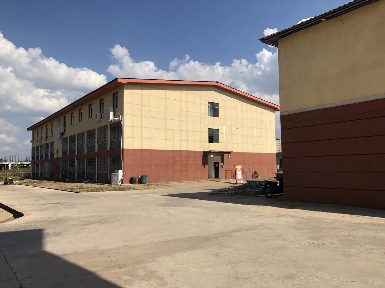 不小心找到了妙瓦底园区的真实照片......