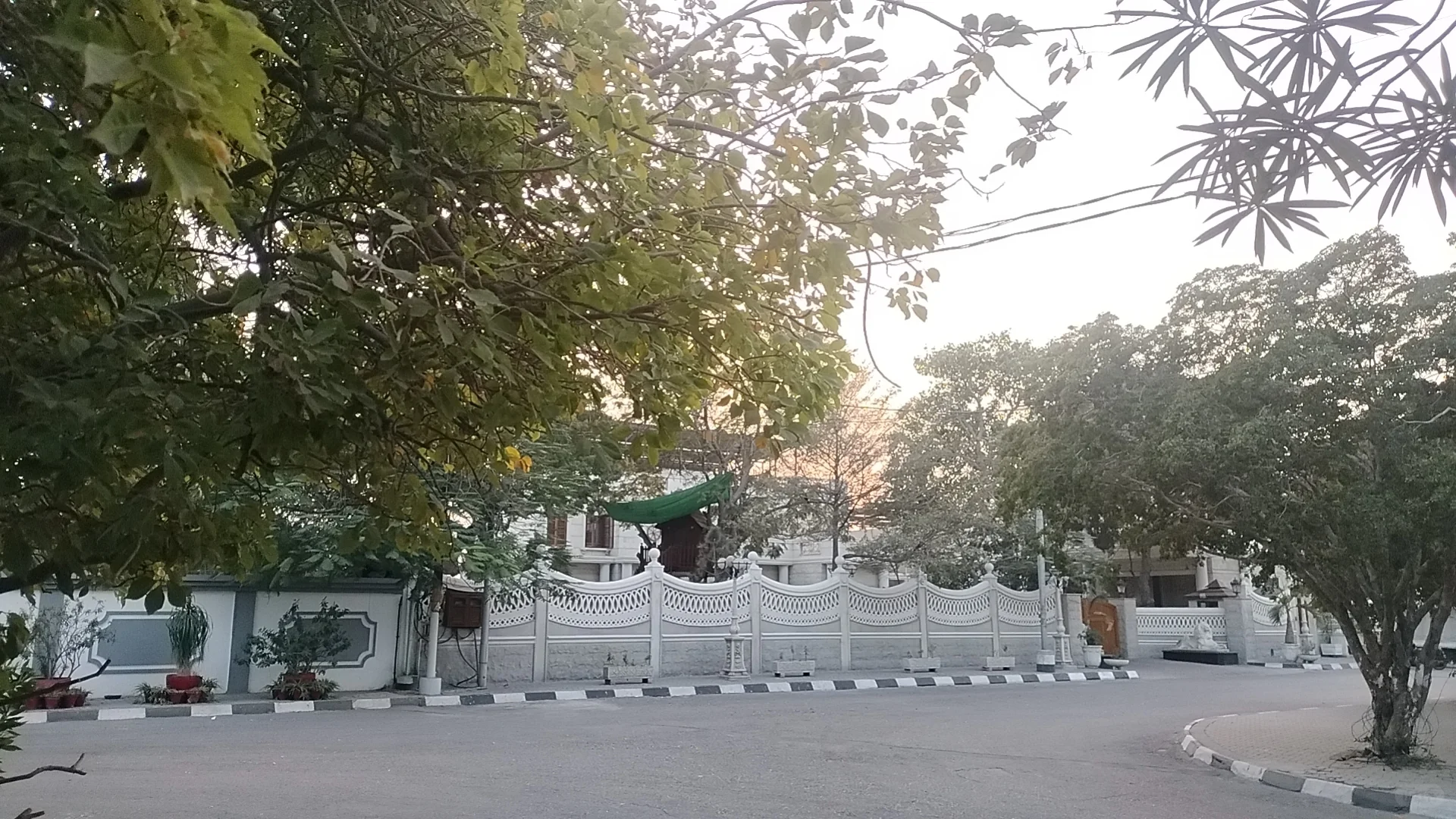 民宿管家 底薪1.2w+8%客房总收入。