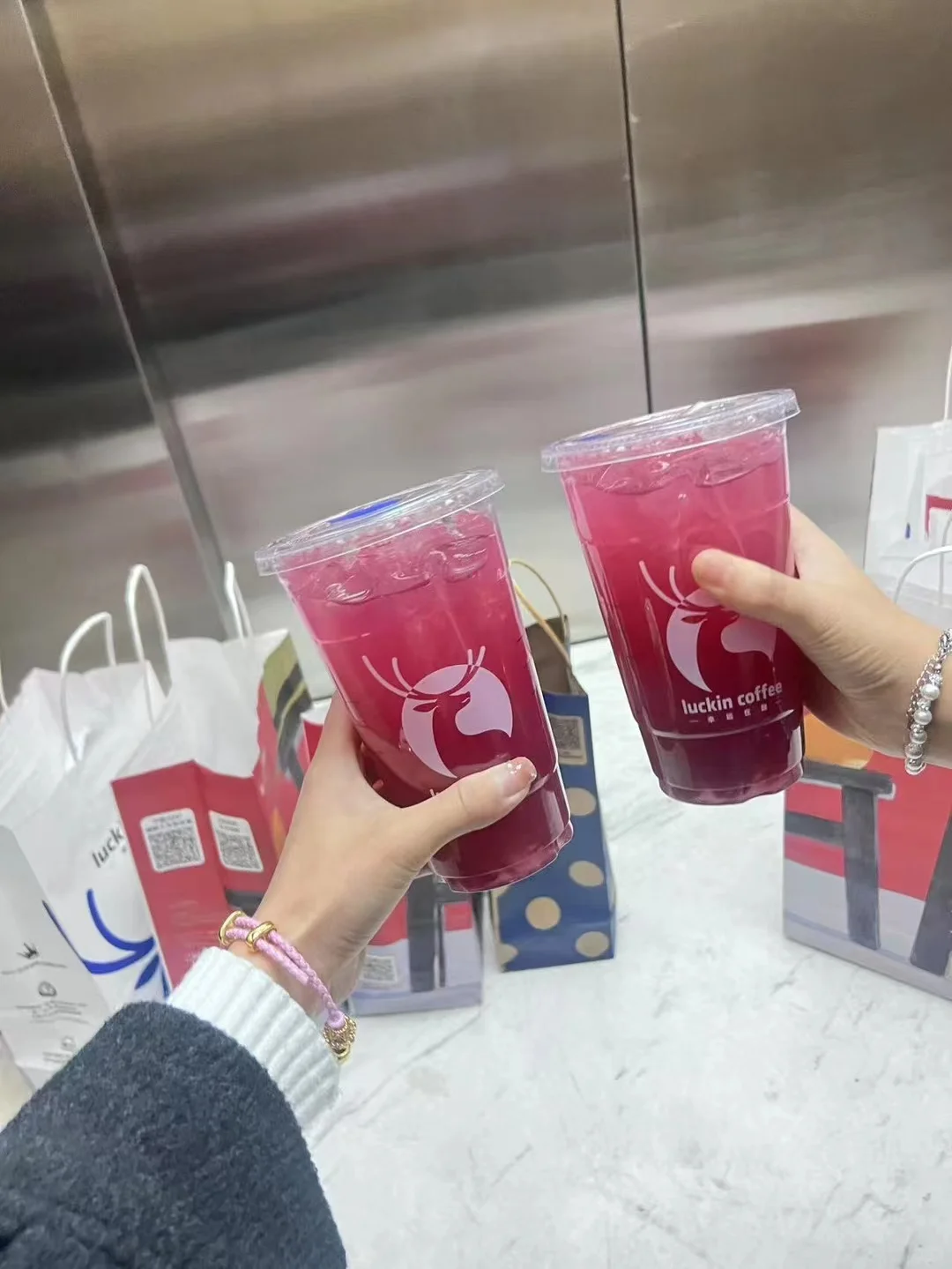 招聘文员小可爱