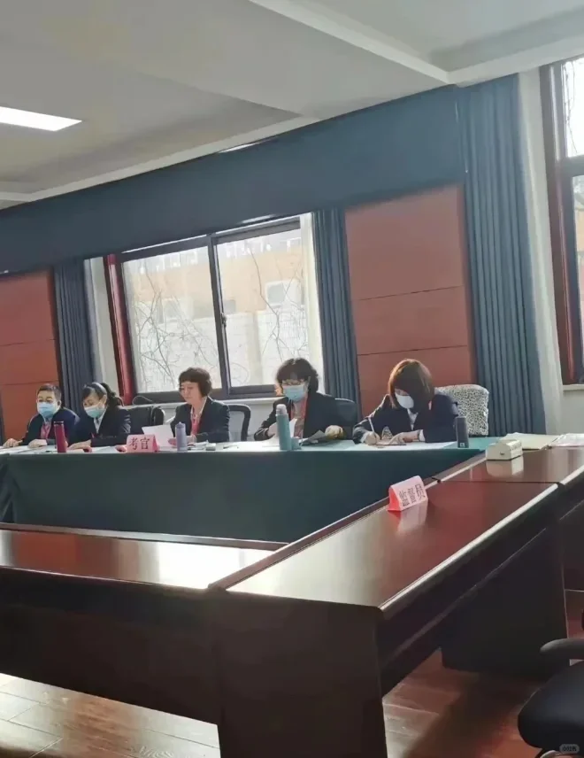 硕士，都去面试高校教师了，还不长点心眼子