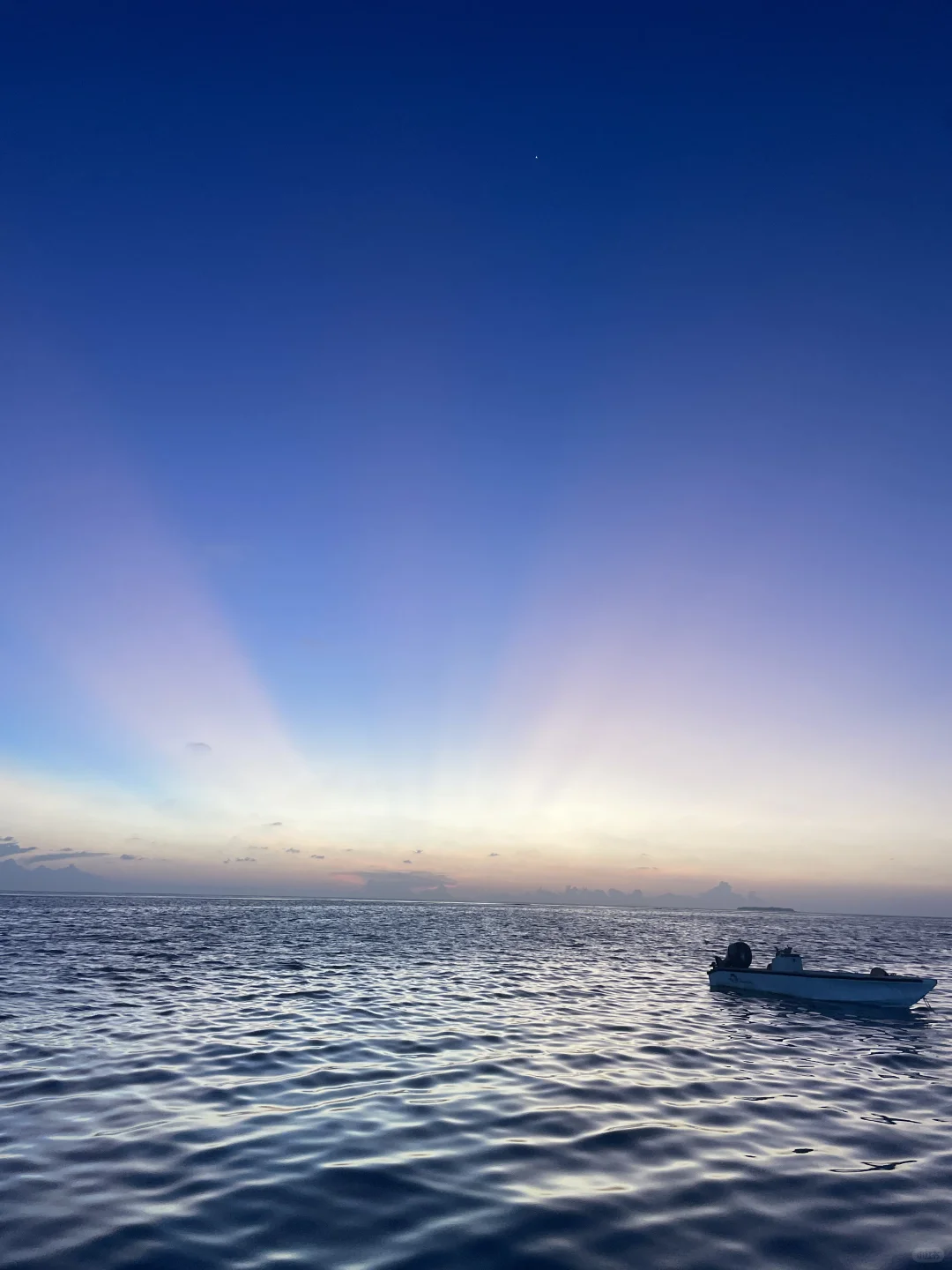 马尔代夫的海，落日余晖和我