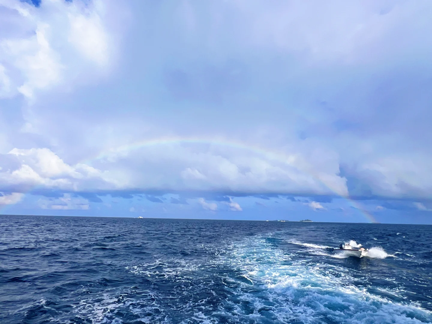 马尔代夫的海，落日余晖和我