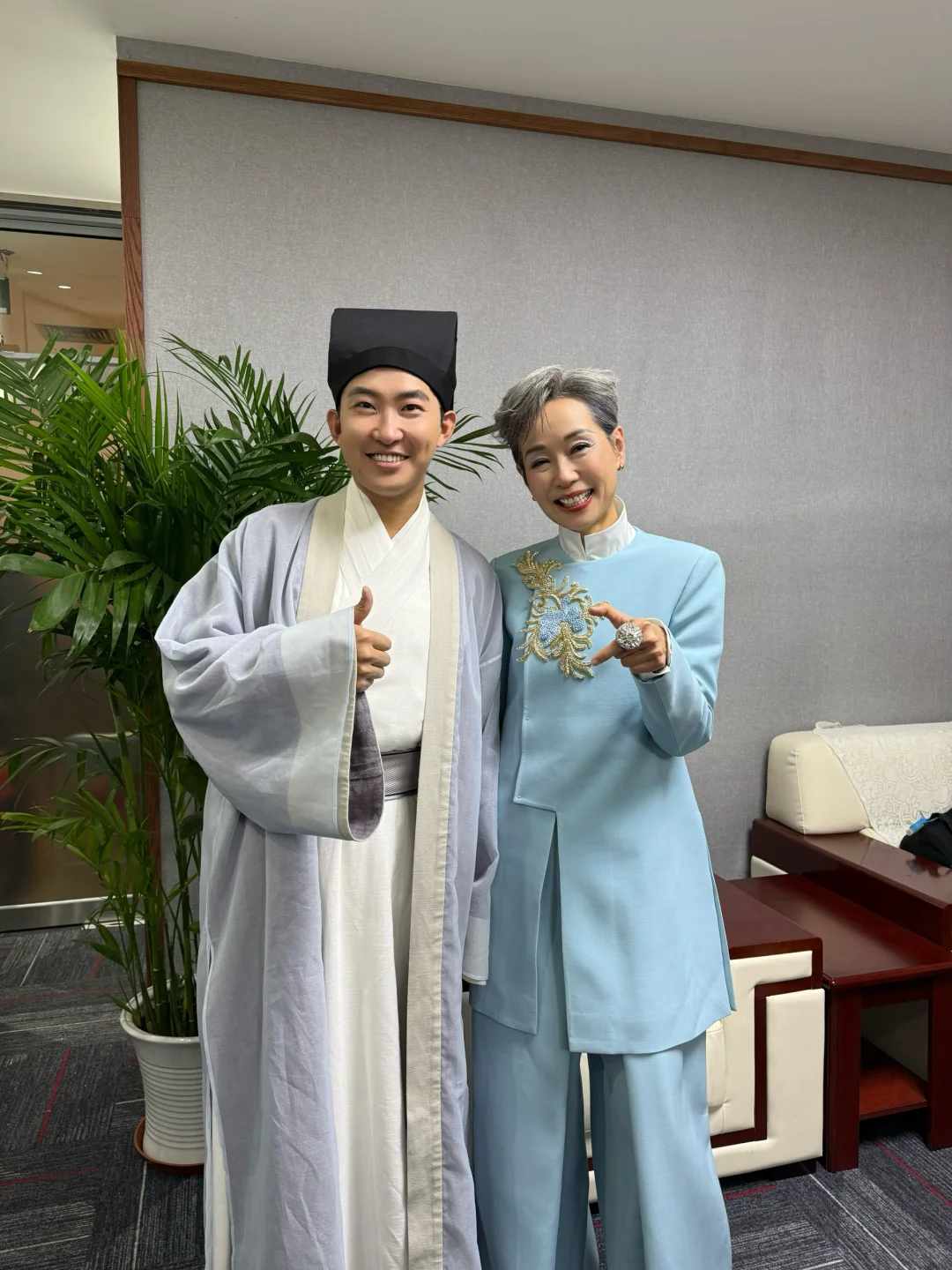 蛇年春晚大家看了吗，白蛇许仙凑齐✅我的星年仪式感 一起开麦唠春晚 记录我的春晚后