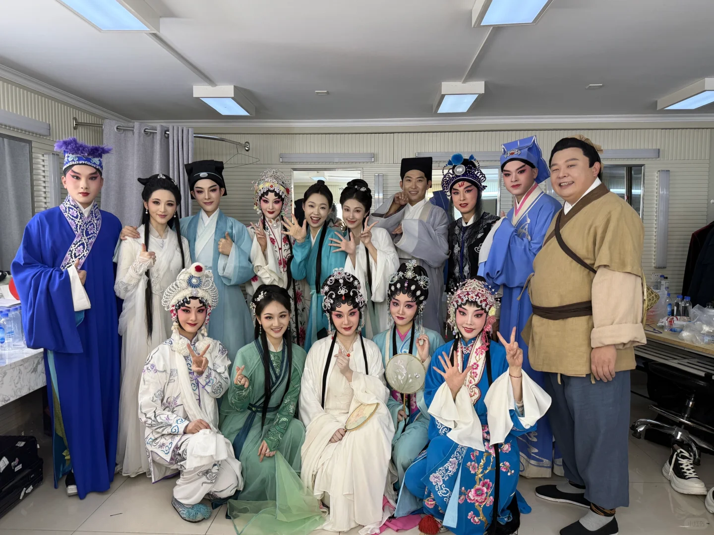 蛇年春晚大家看了吗，白蛇许仙凑齐✅我的星年仪式感 一起开麦唠春晚 记录我的春晚后