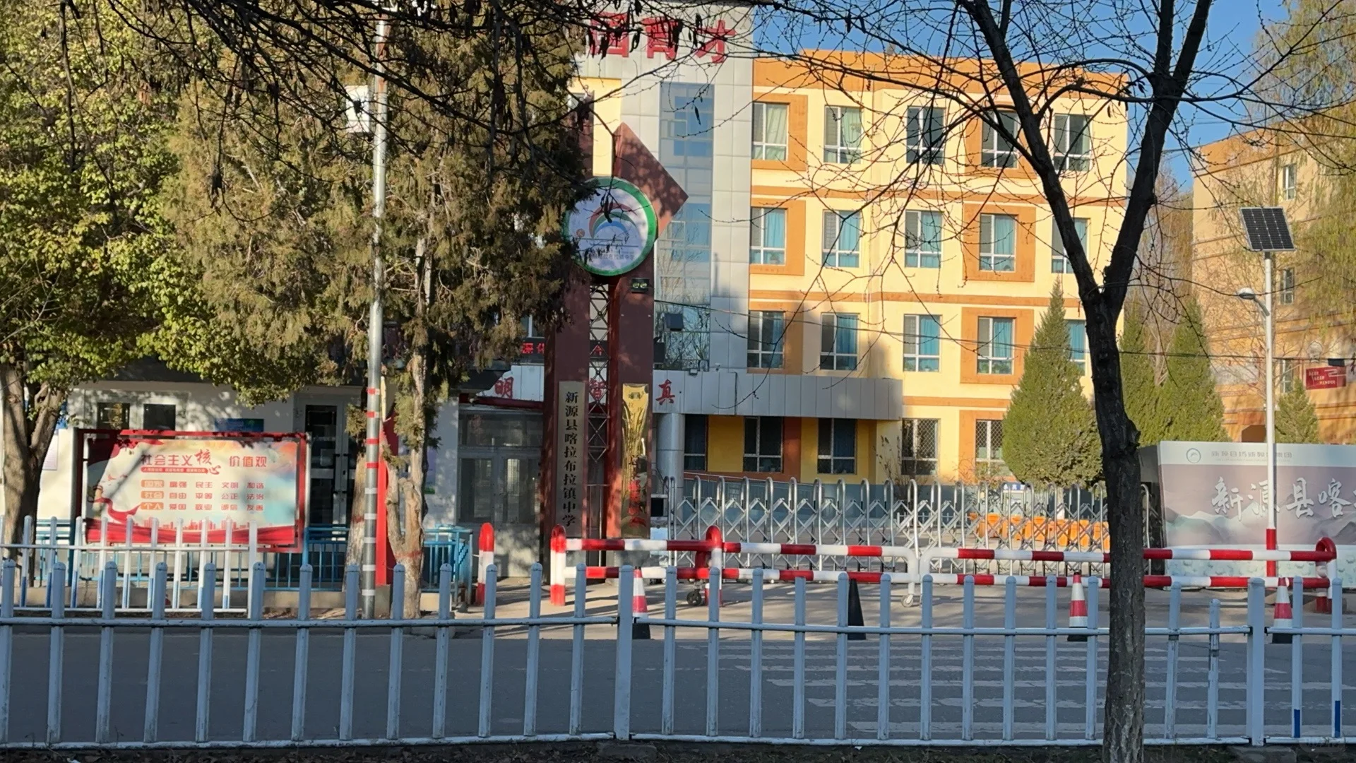 新疆伊犁，县聘教师辞职