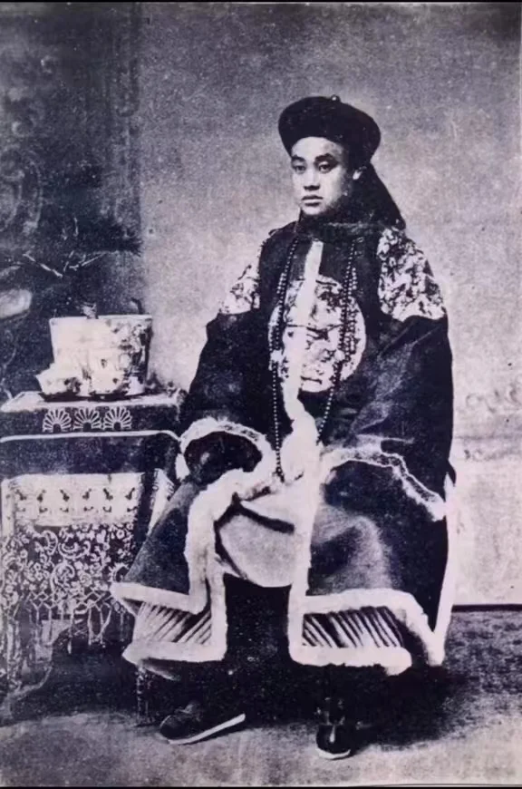 蒙古喀喇沁扎萨克多罗杜楞郡王：贡桑诺尔布