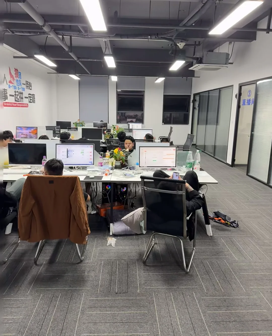 无经验办公室文员月8000