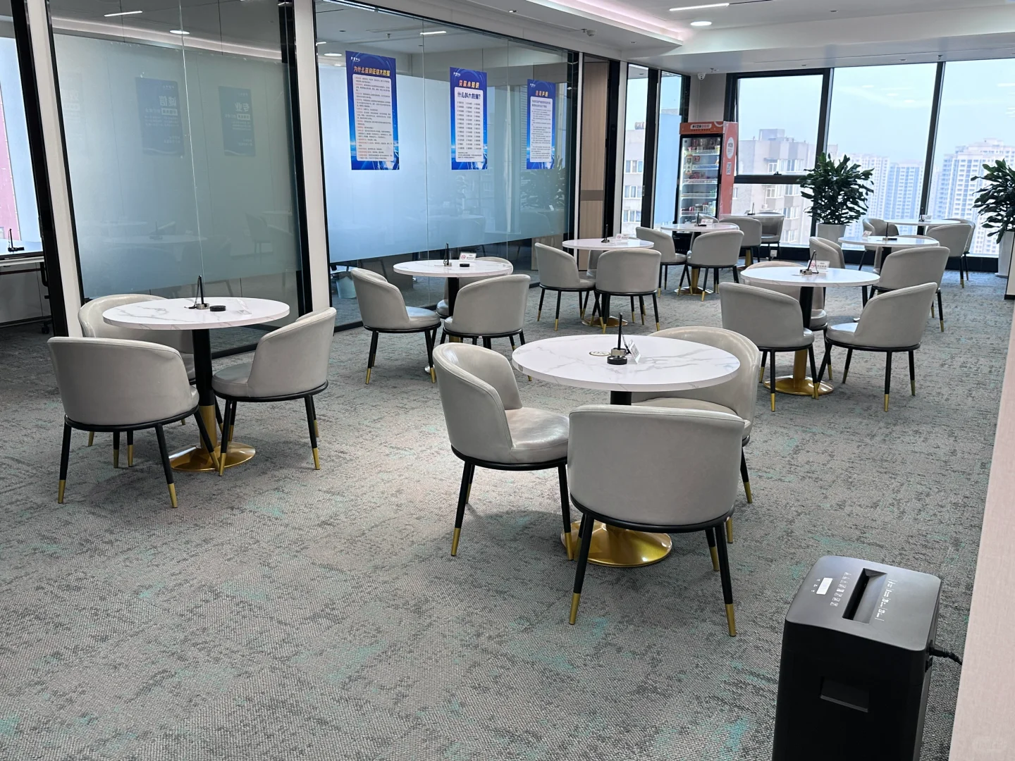 朝九晚六，周末双休，办公室审核员