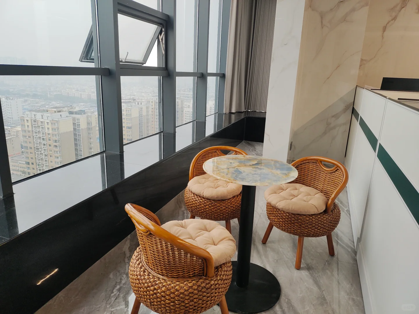 无责底薪+六险一金+美味工作餐！！！！！