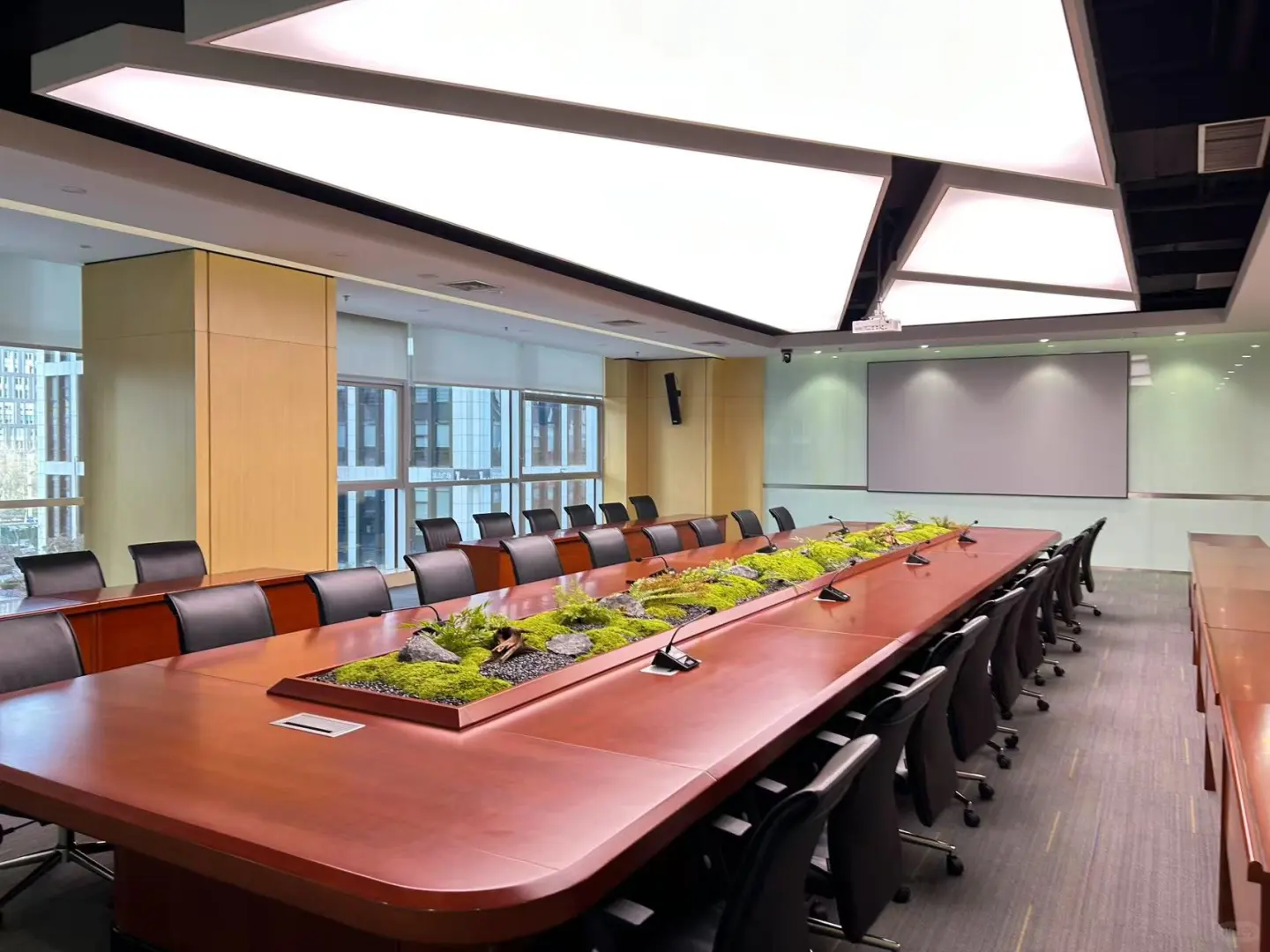 济南大型国企招聘会服人员！