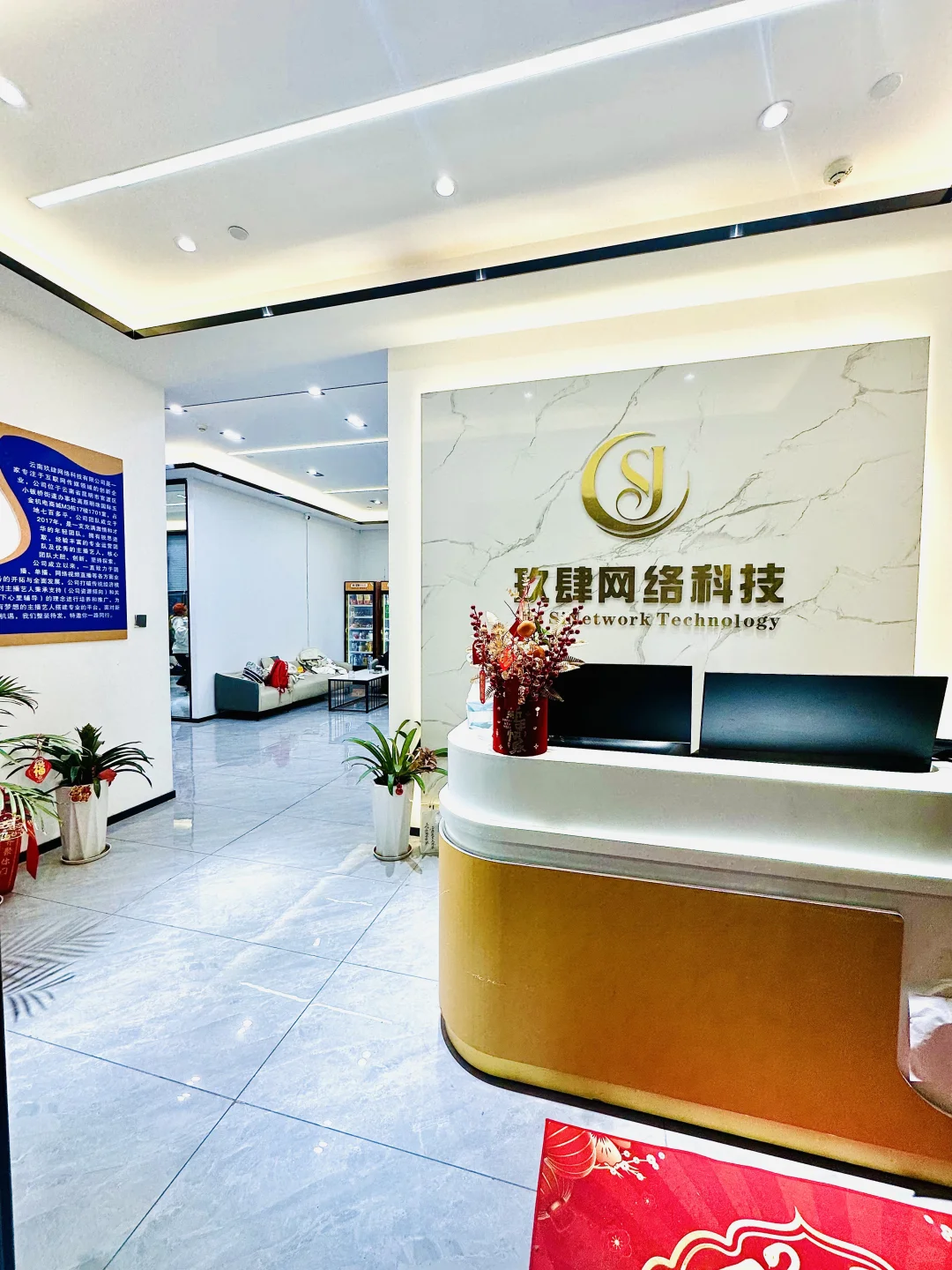 到底要我怎样才能把漂亮姐妹招聘过来！
