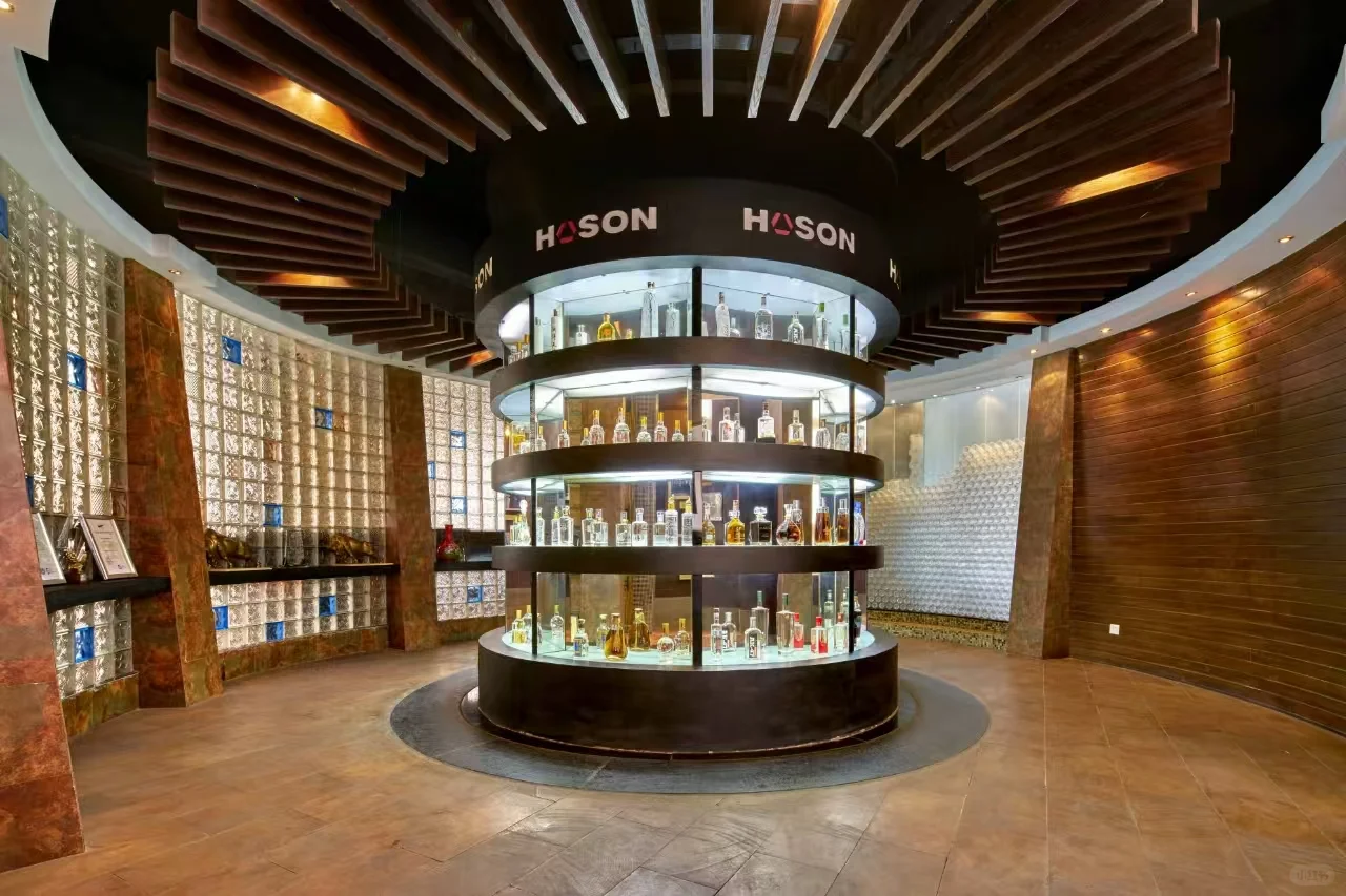 大龄工+包吃住+五险一金