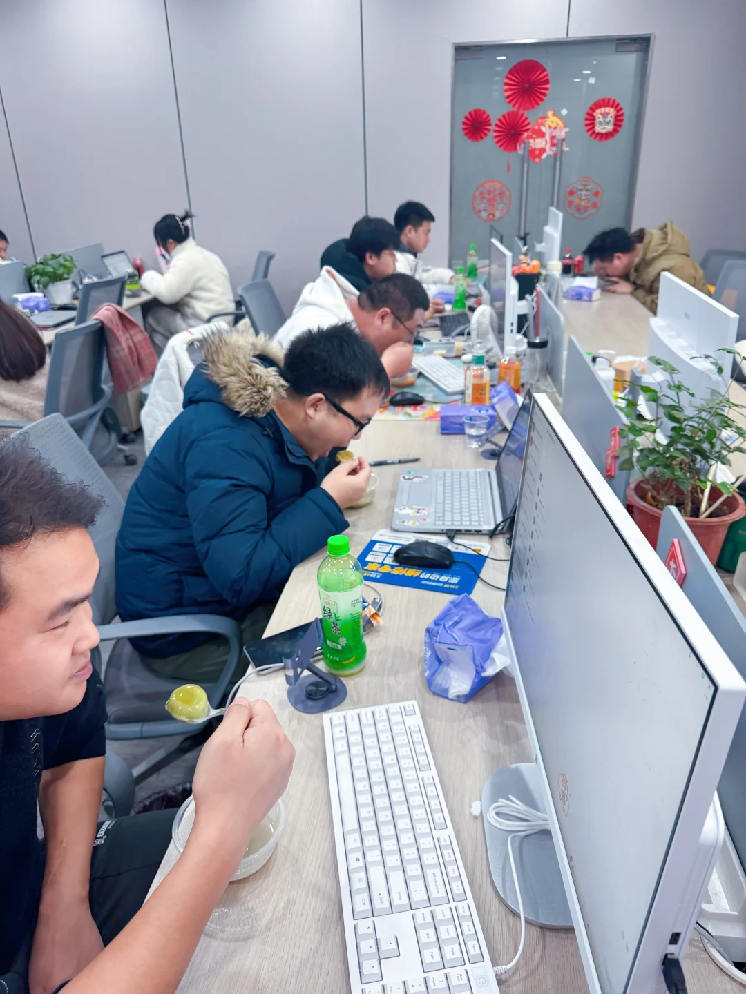 内推，薪资高，待遇好，有双休，有社保！