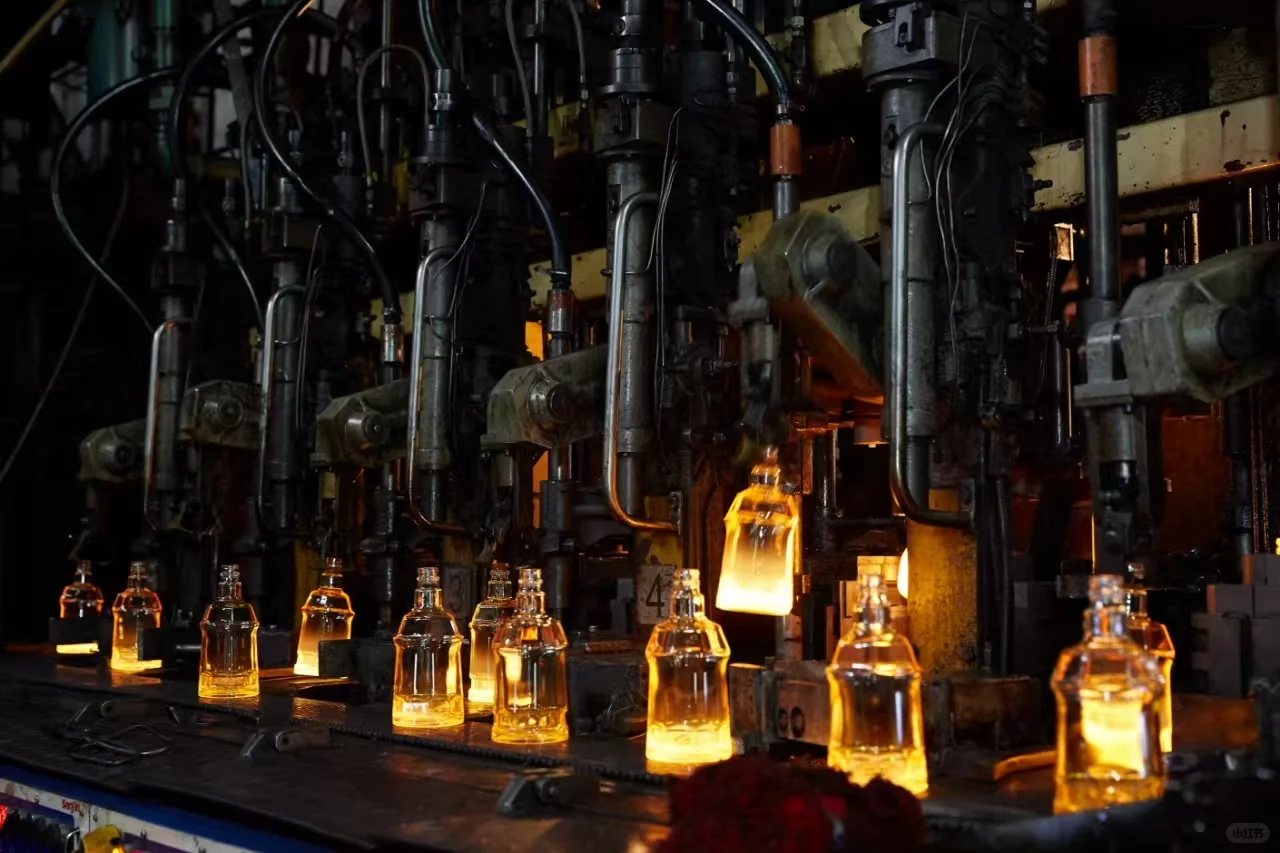 大龄工+包吃住+五险一金