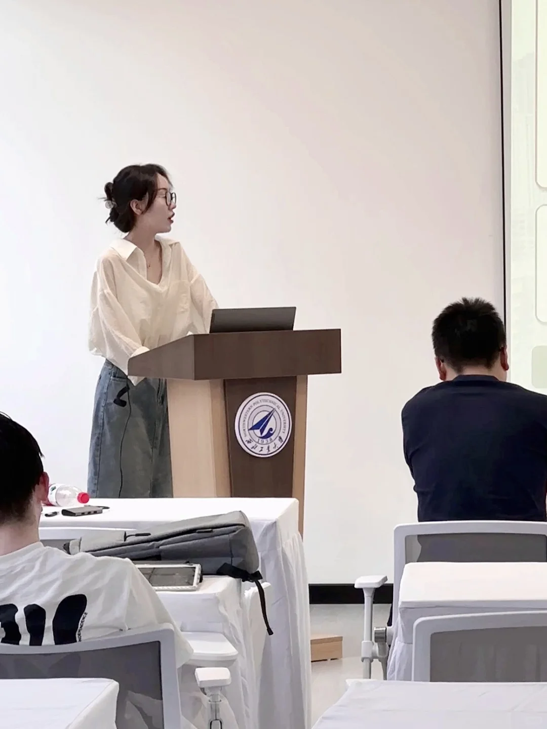 那就祝你我成为“高知悍妇”