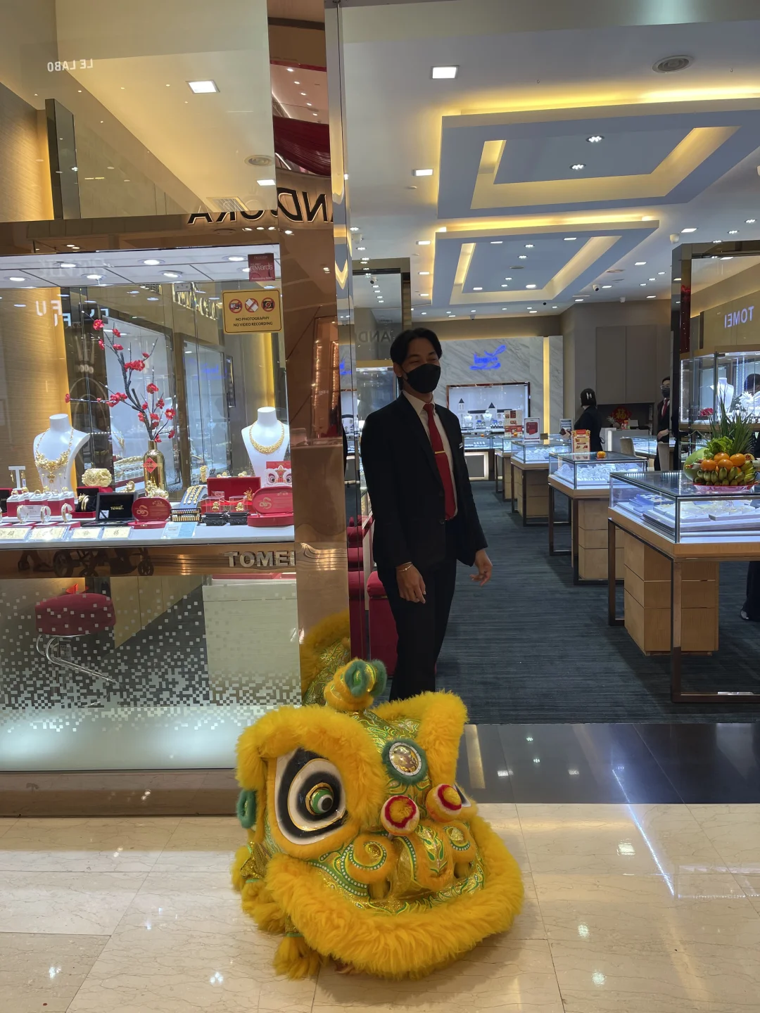 上市珠宝公司多美诚意聘请