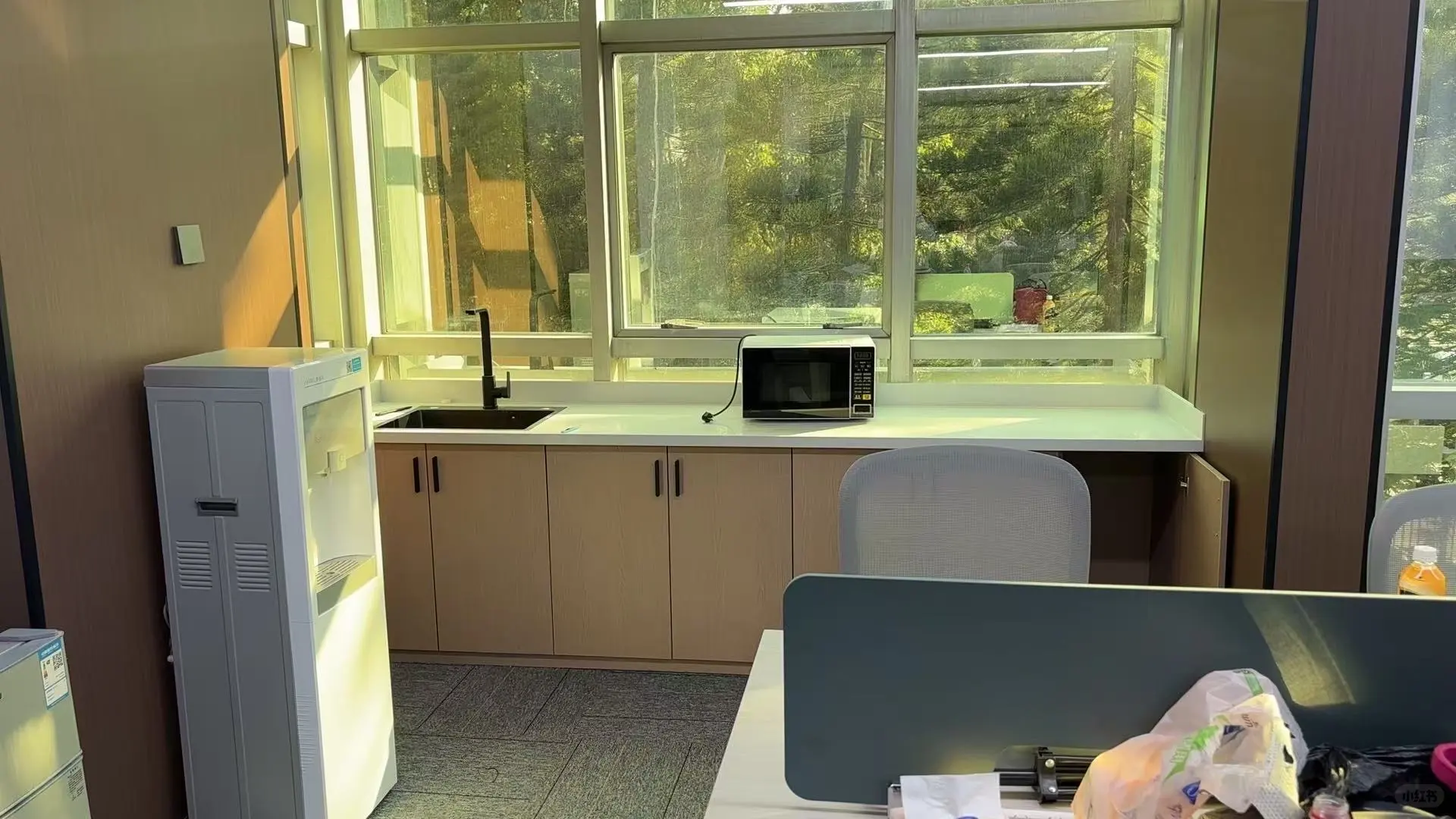 诚聘办公室文员5名限女～18-35岁底薪+提