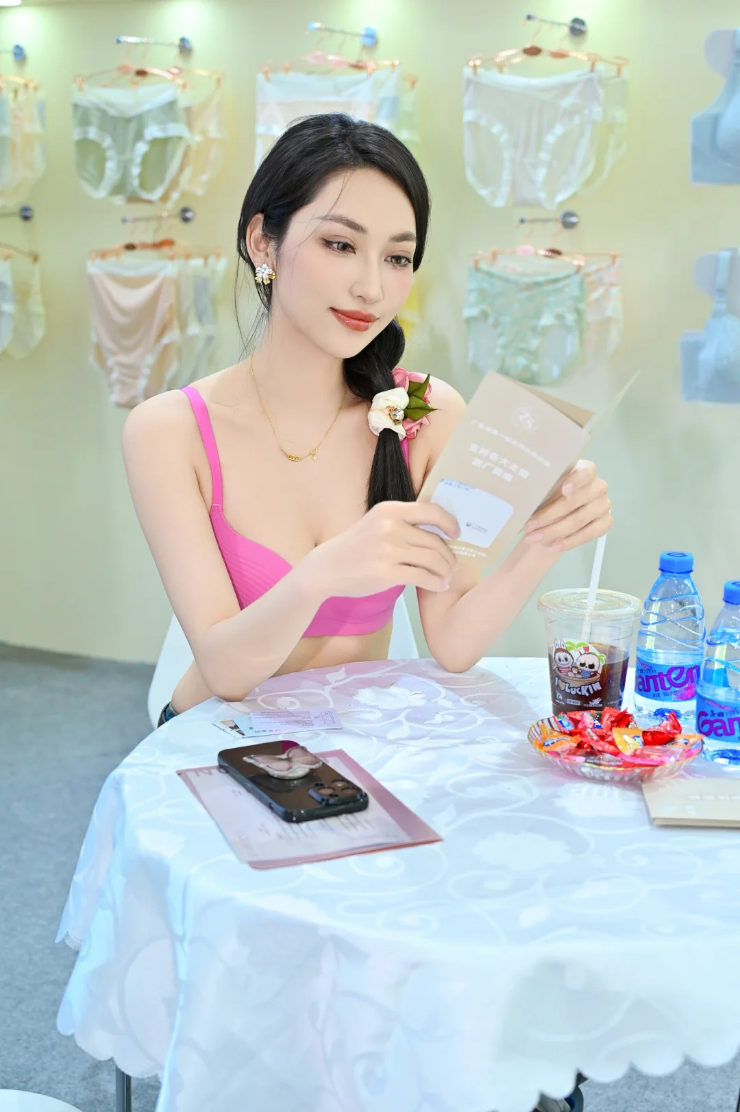 深圳内衣展漂亮的模特小姐姐