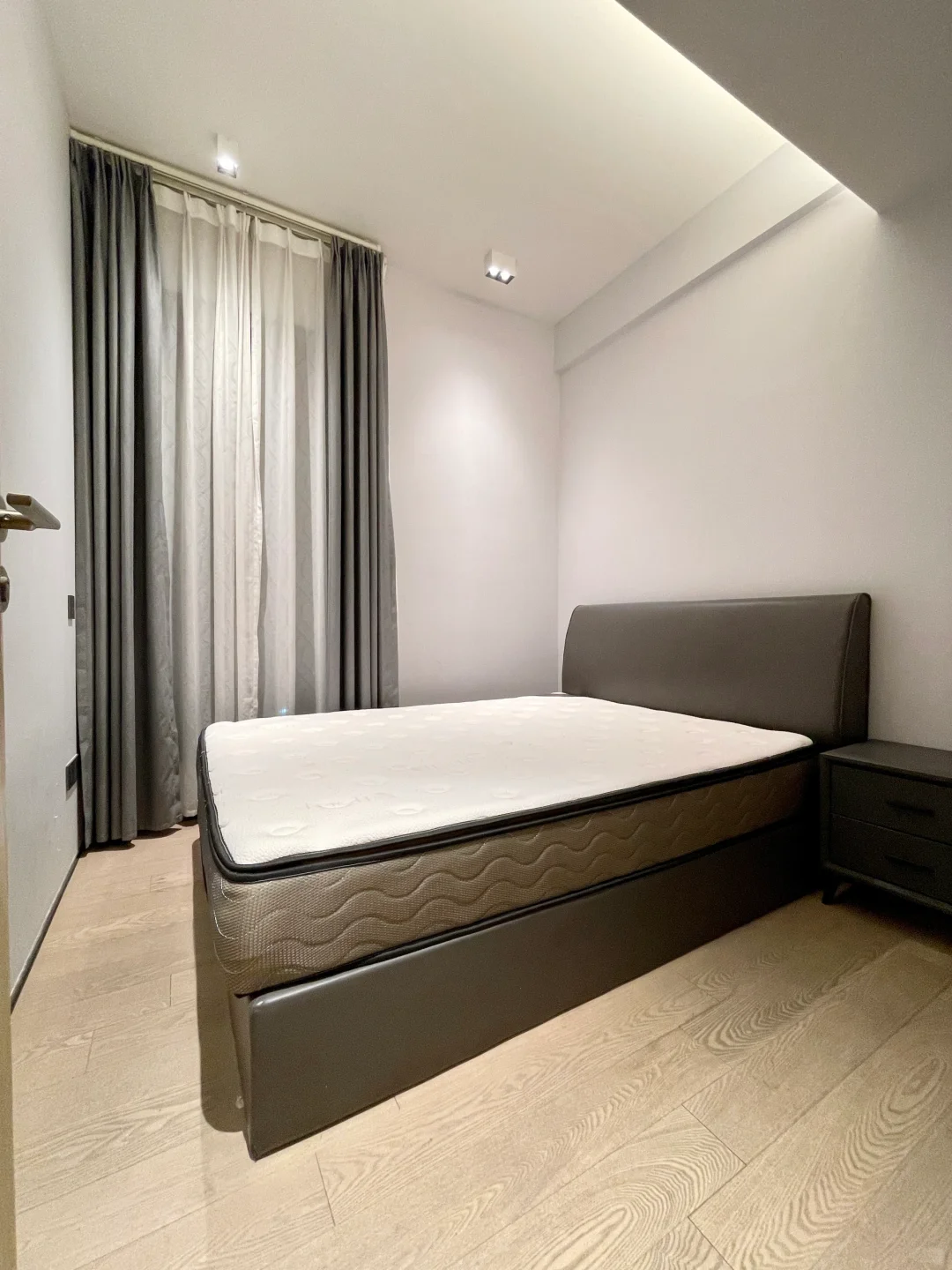 会展湾水岸 92 平朝南 3 房 此房业主出租