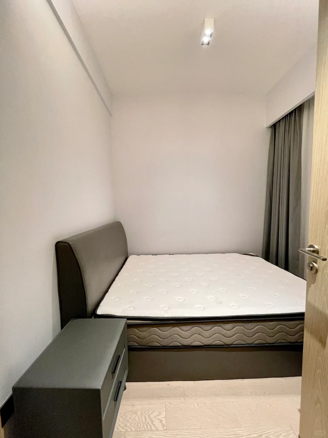 会展湾水岸 92 平朝南 3 房 此房业主出租