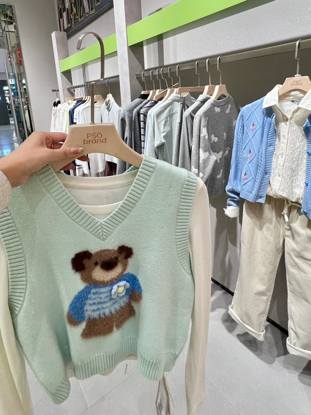 哈尔滨会展，女朋友一进去就消失了😧……