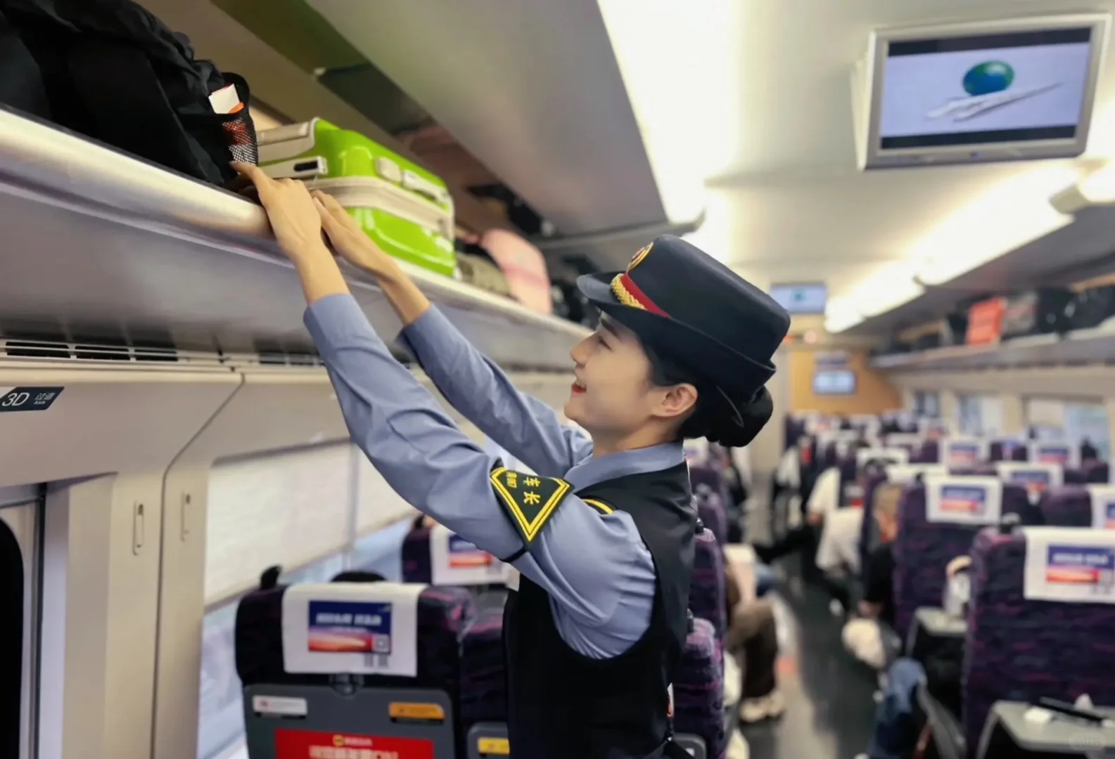 大专生如何成为一名高铁乘务员