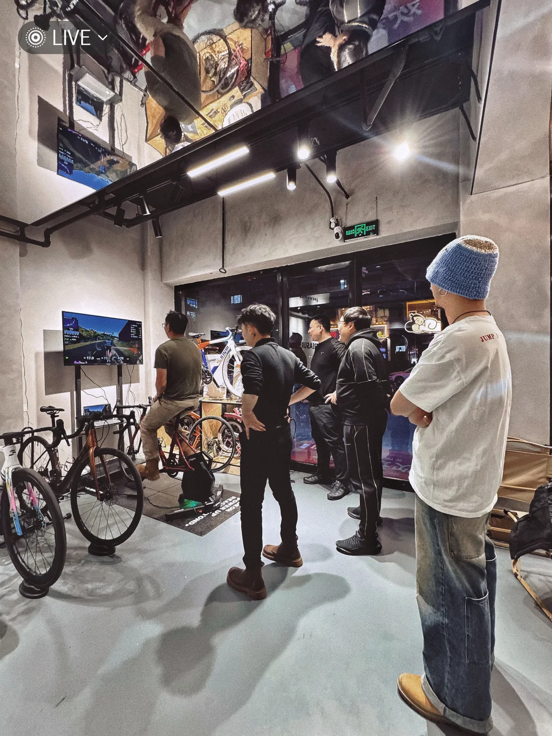 🚴🏻超酷🆒的公路车店招！聘！啦！😛