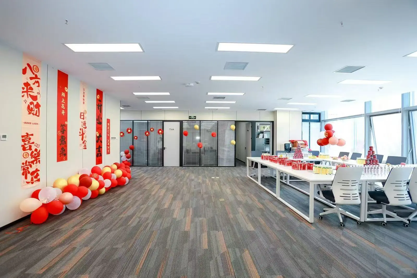 招人，招一个漂亮小姐姐做同事😊