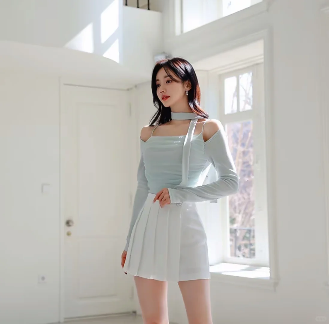 冷白色真的超有氛围感～美女📷