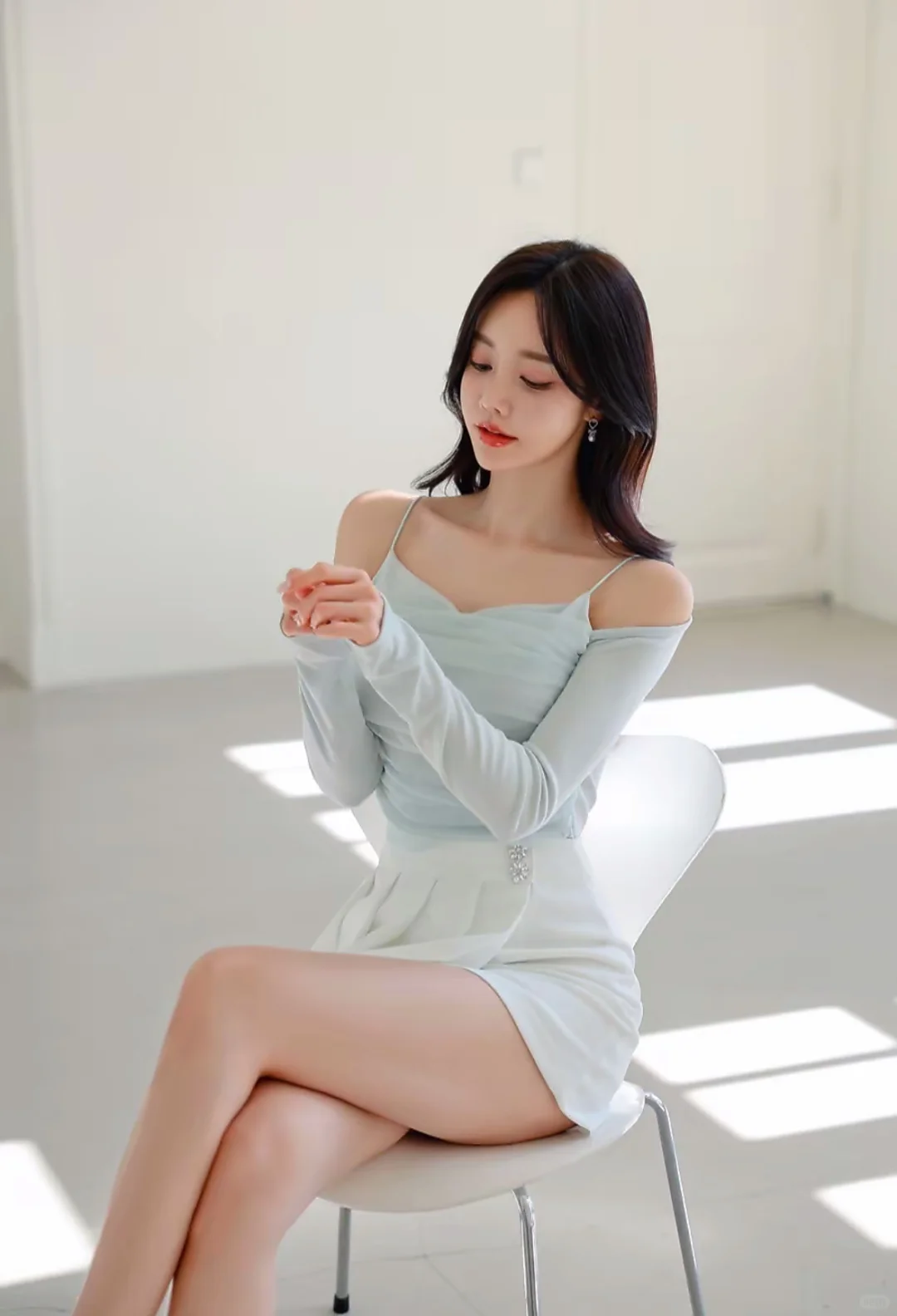 冷白色真的超有氛围感～美女📷