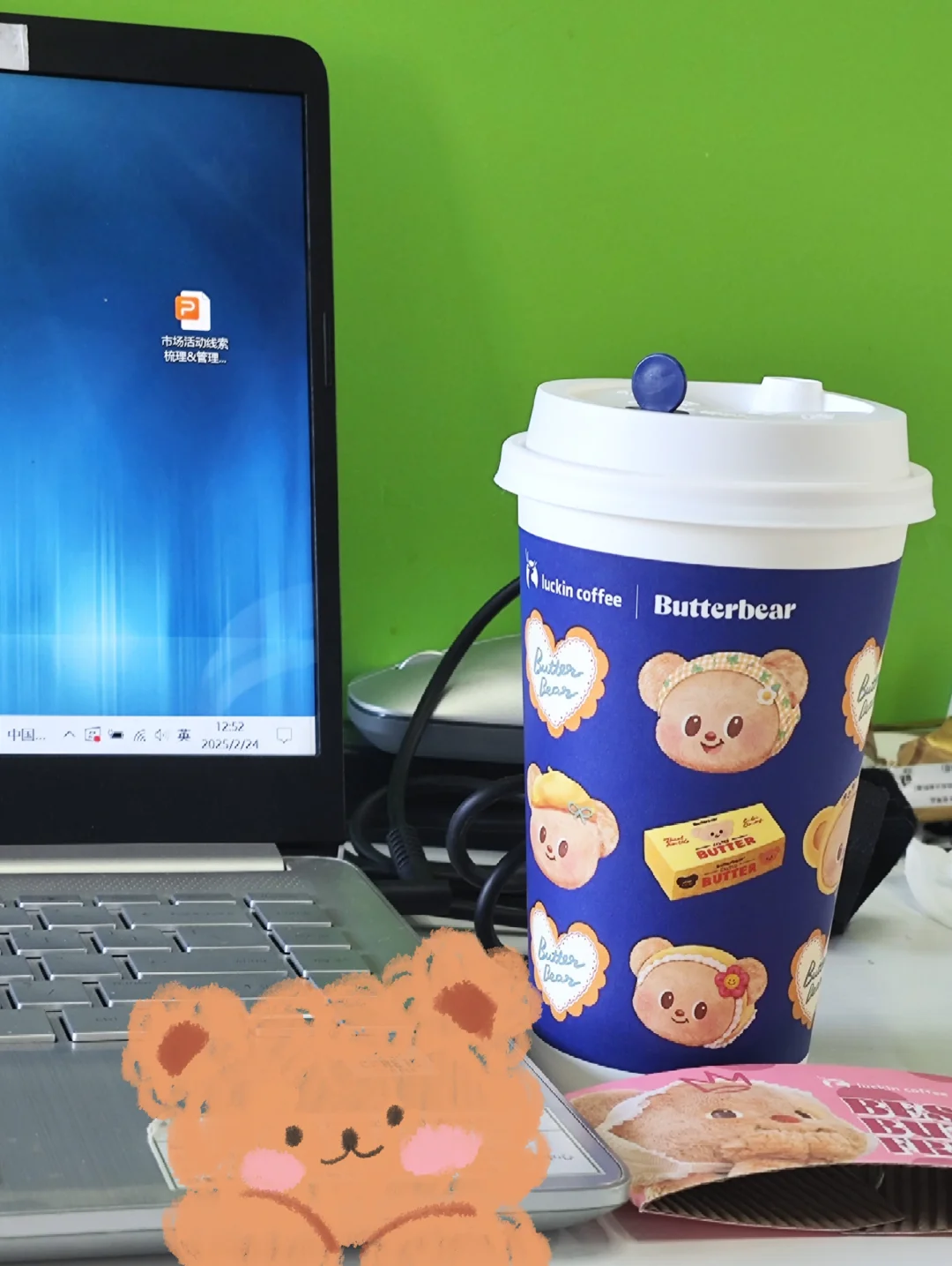 蹲个实习生同事