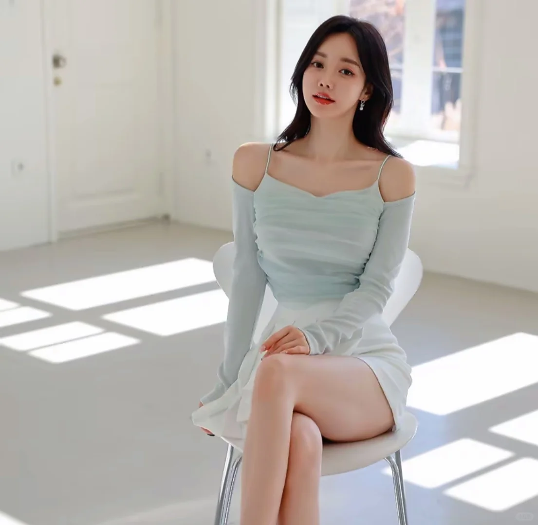 冷白色真的超有氛围感～美女📷