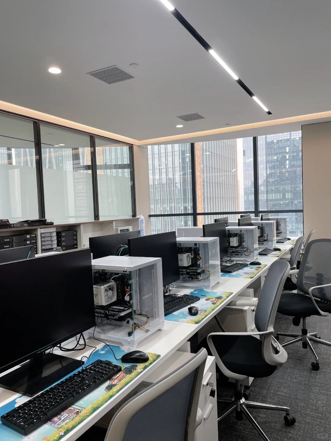 招聘动漫制作专业！！！