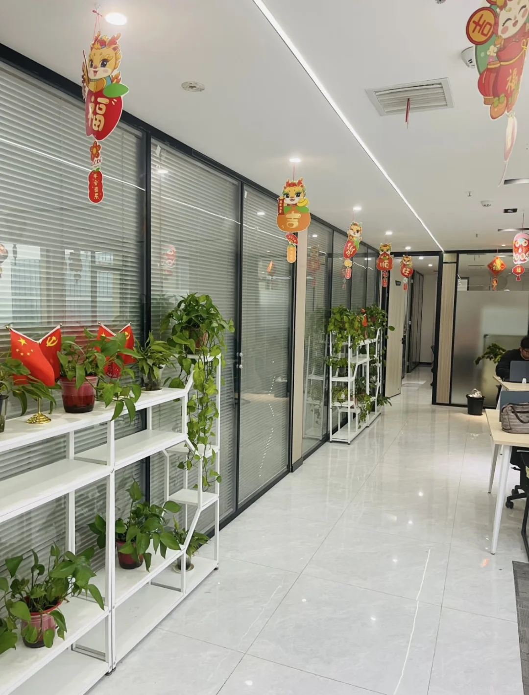 成都招聘 早十晚六 周末双休