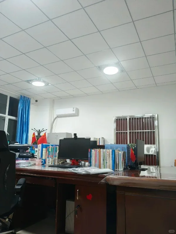 高校招聘会惩罚每一个消息闭塞的人