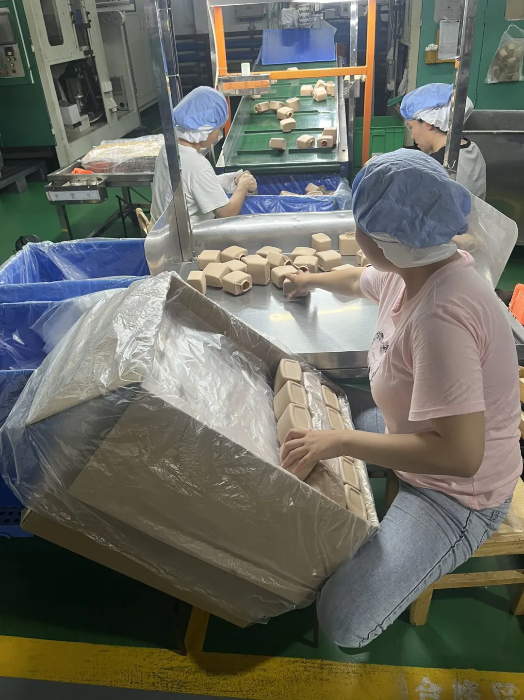 广东江门化妆瓶子厂 月薪5500-7000江