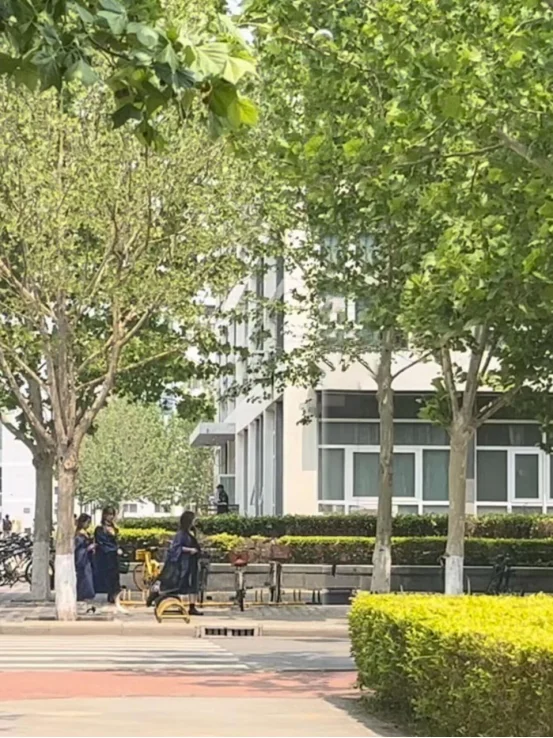 大专老师，好考，但不建议，因为...