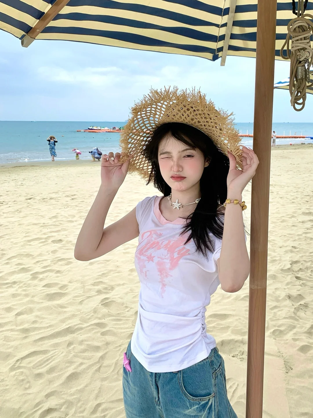 🫧🌊到底穿粉色还是蓝色跟海边更配呢