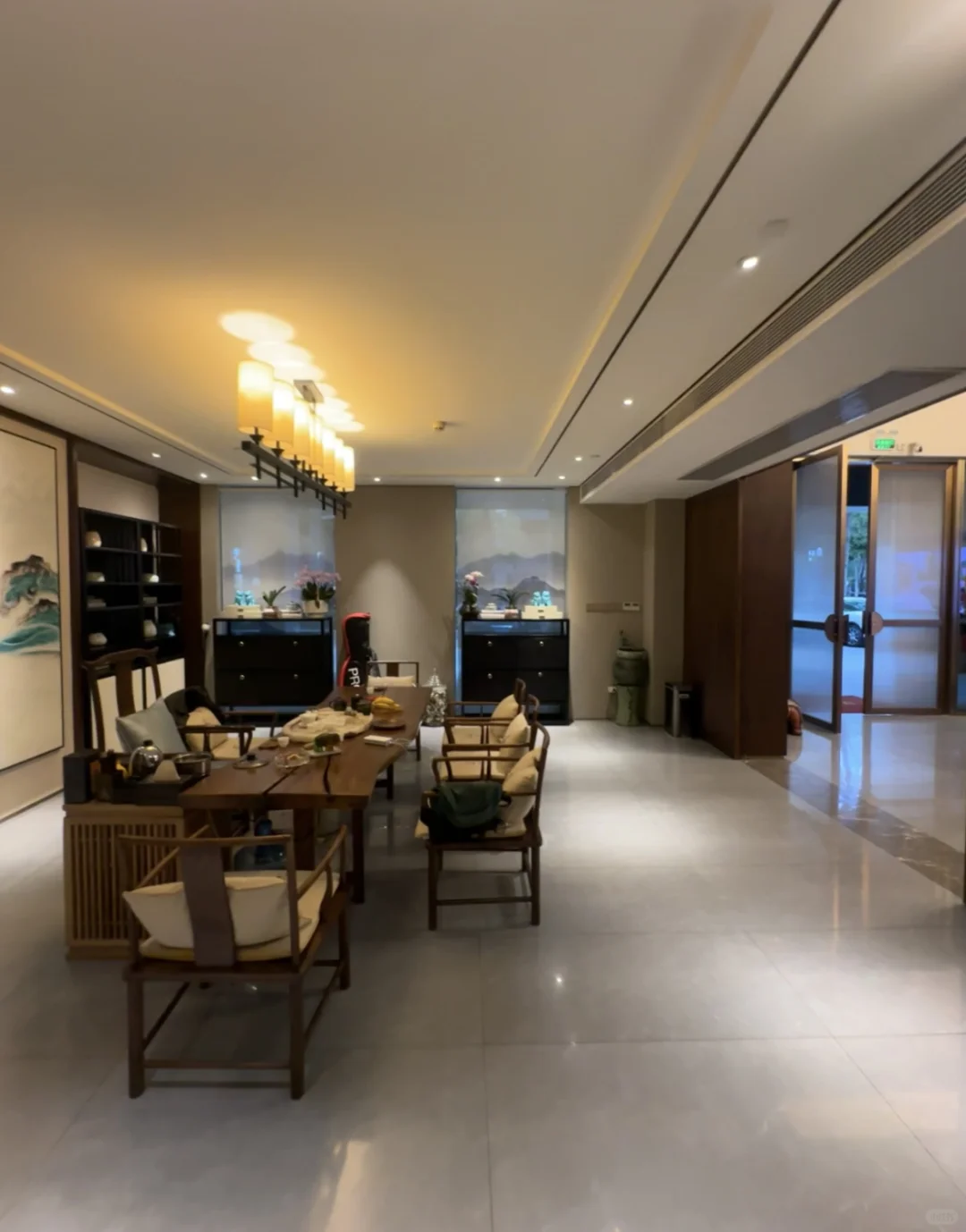 招一个老板助理,需要驾照和1-2年工作经验