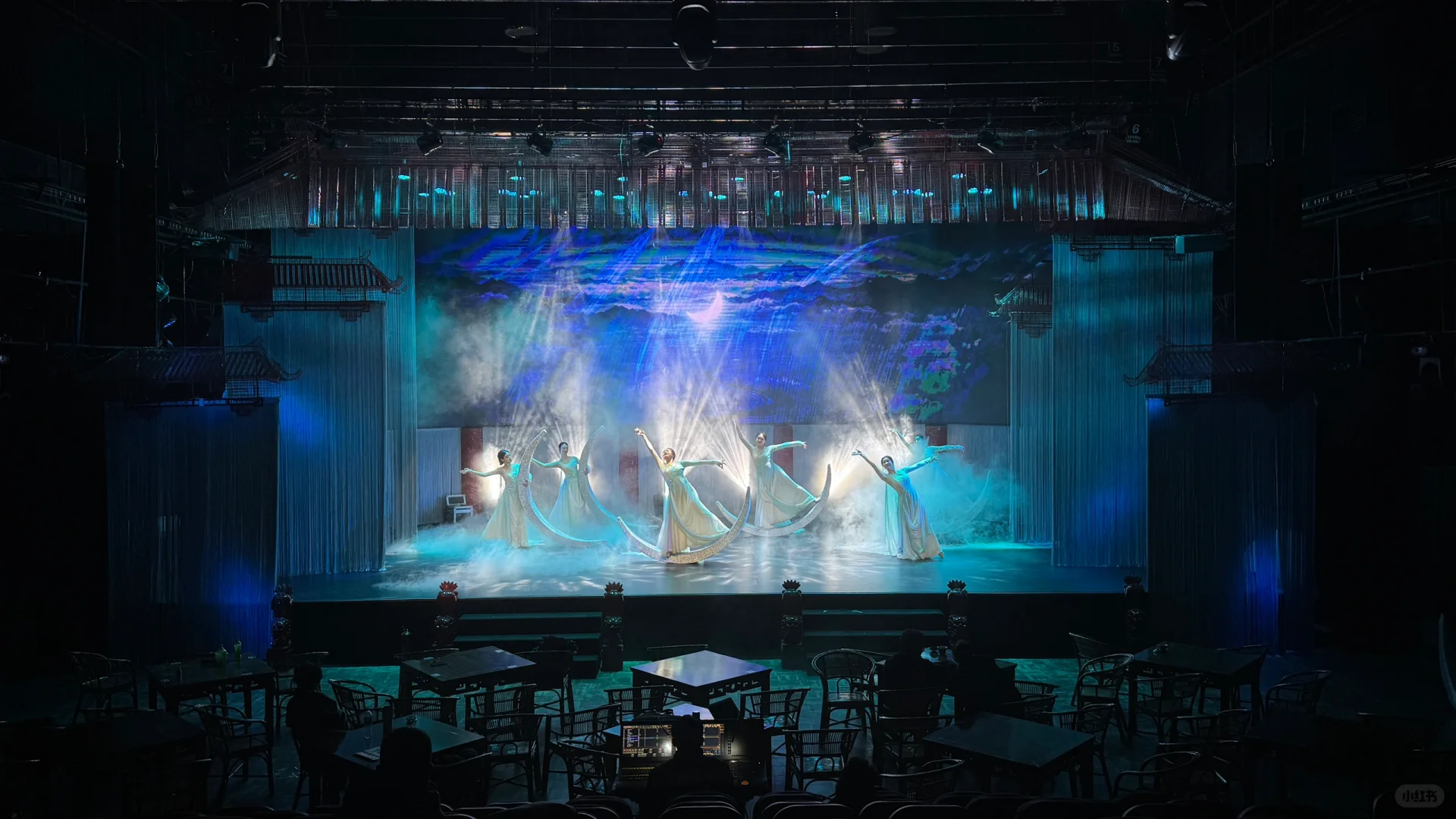 一条招聘信息！招一个女生啊！