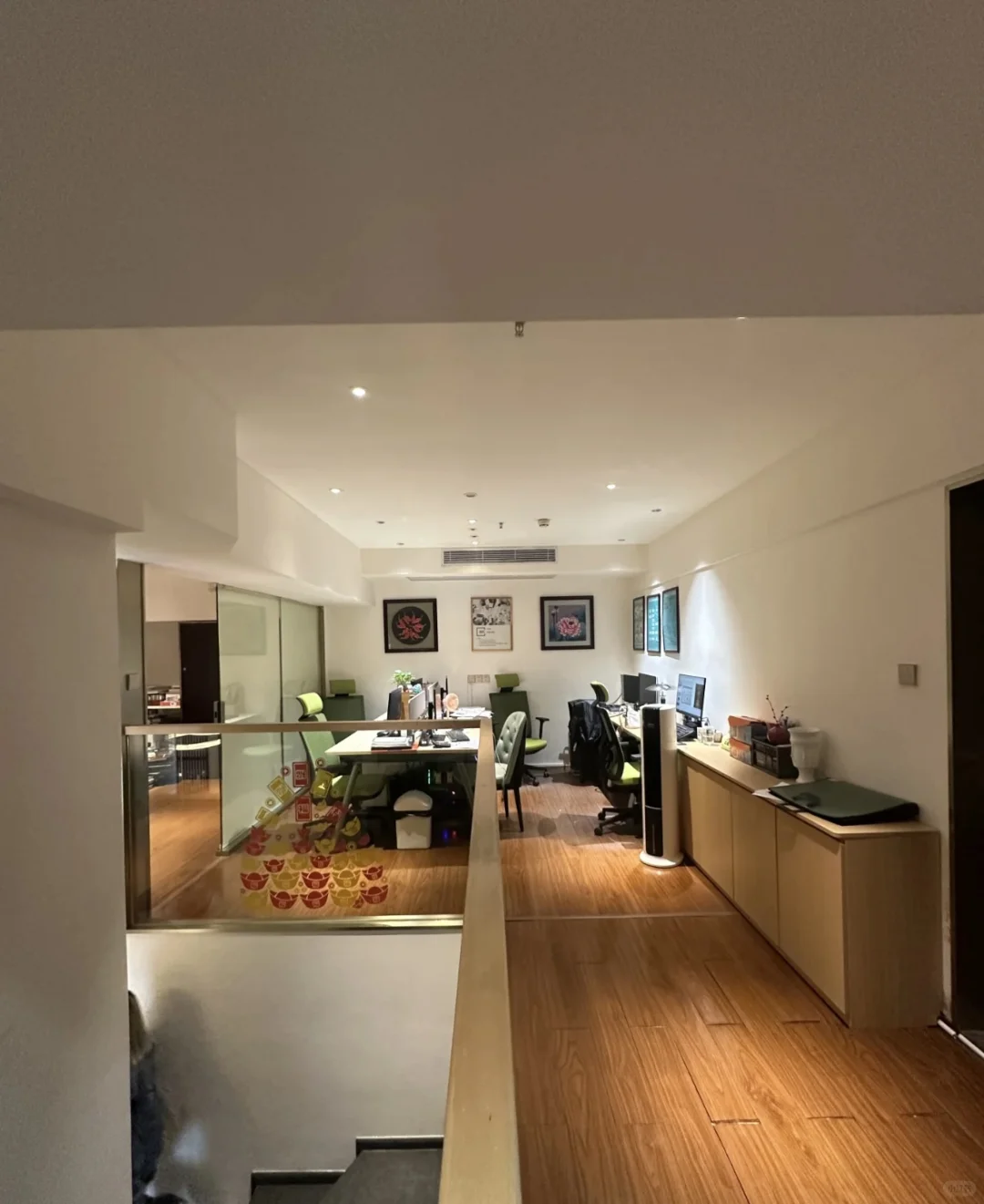 招一个老板助理,需要驾照和1-2年工作经验