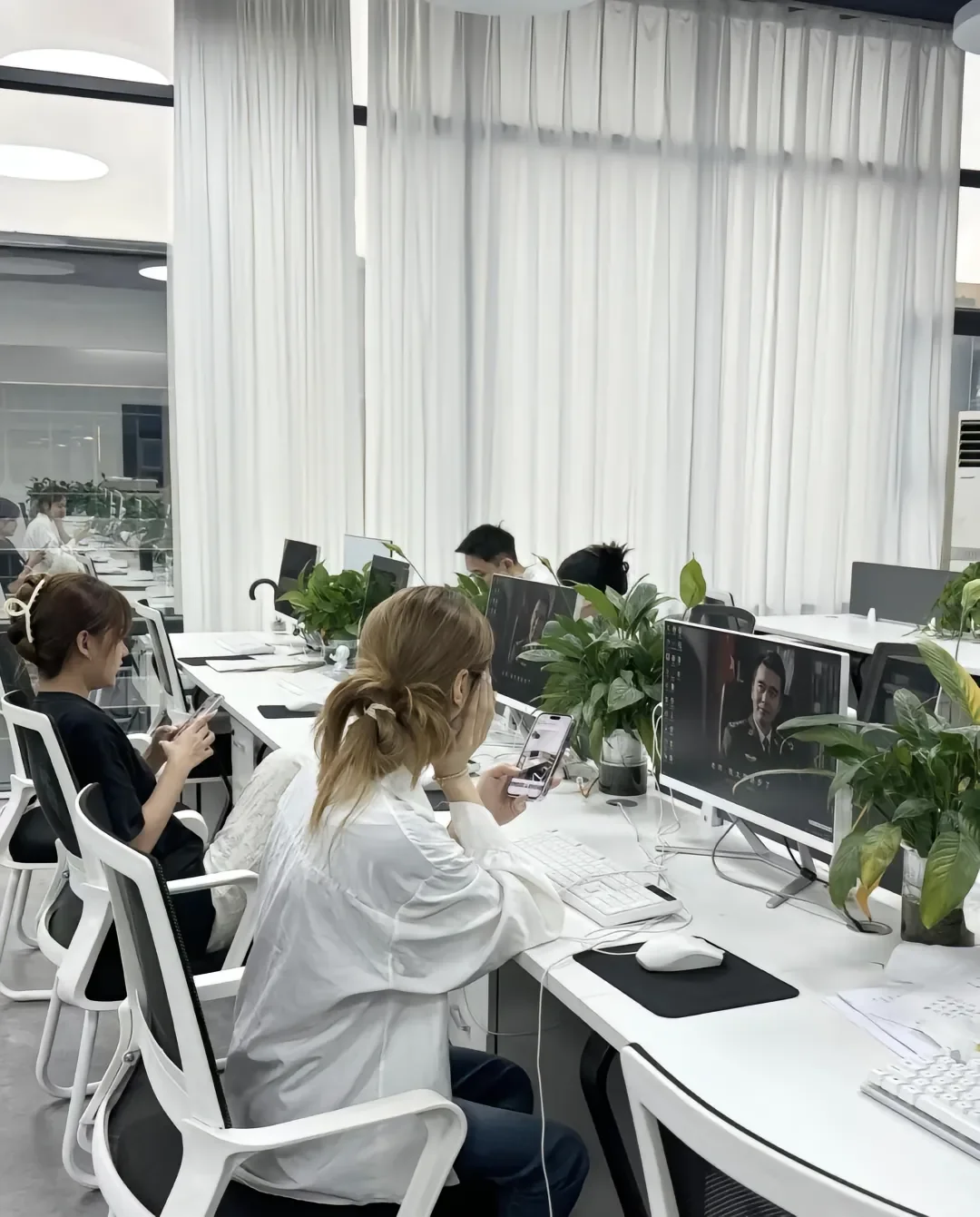 上班就是玩手机