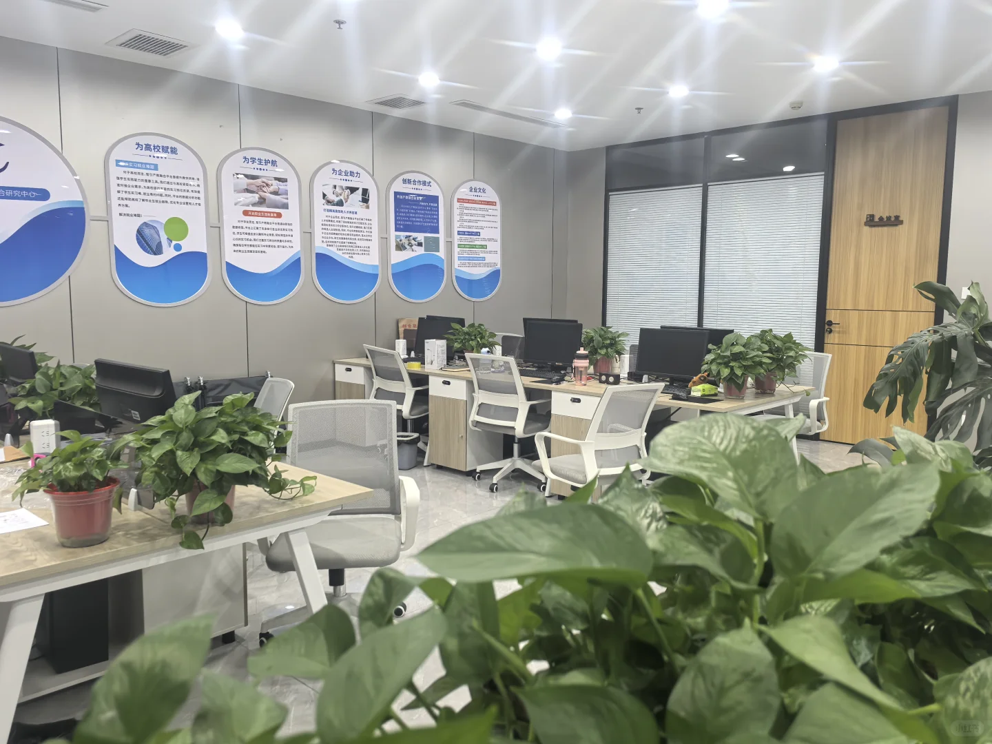 朝九晚五好工作，双休，每天上班七小时